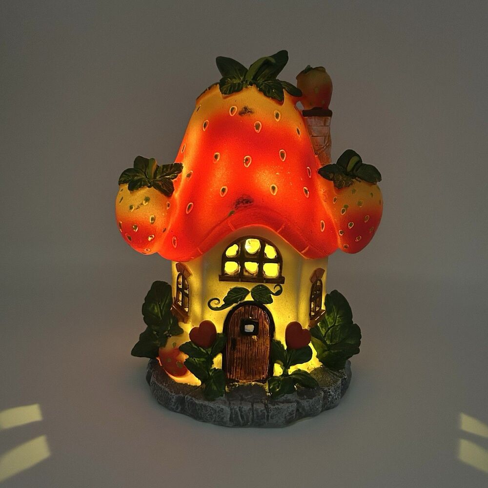 Solar Yard Strawberry House Garden Light Cottage Figurine Decor Outdoor LED 7”